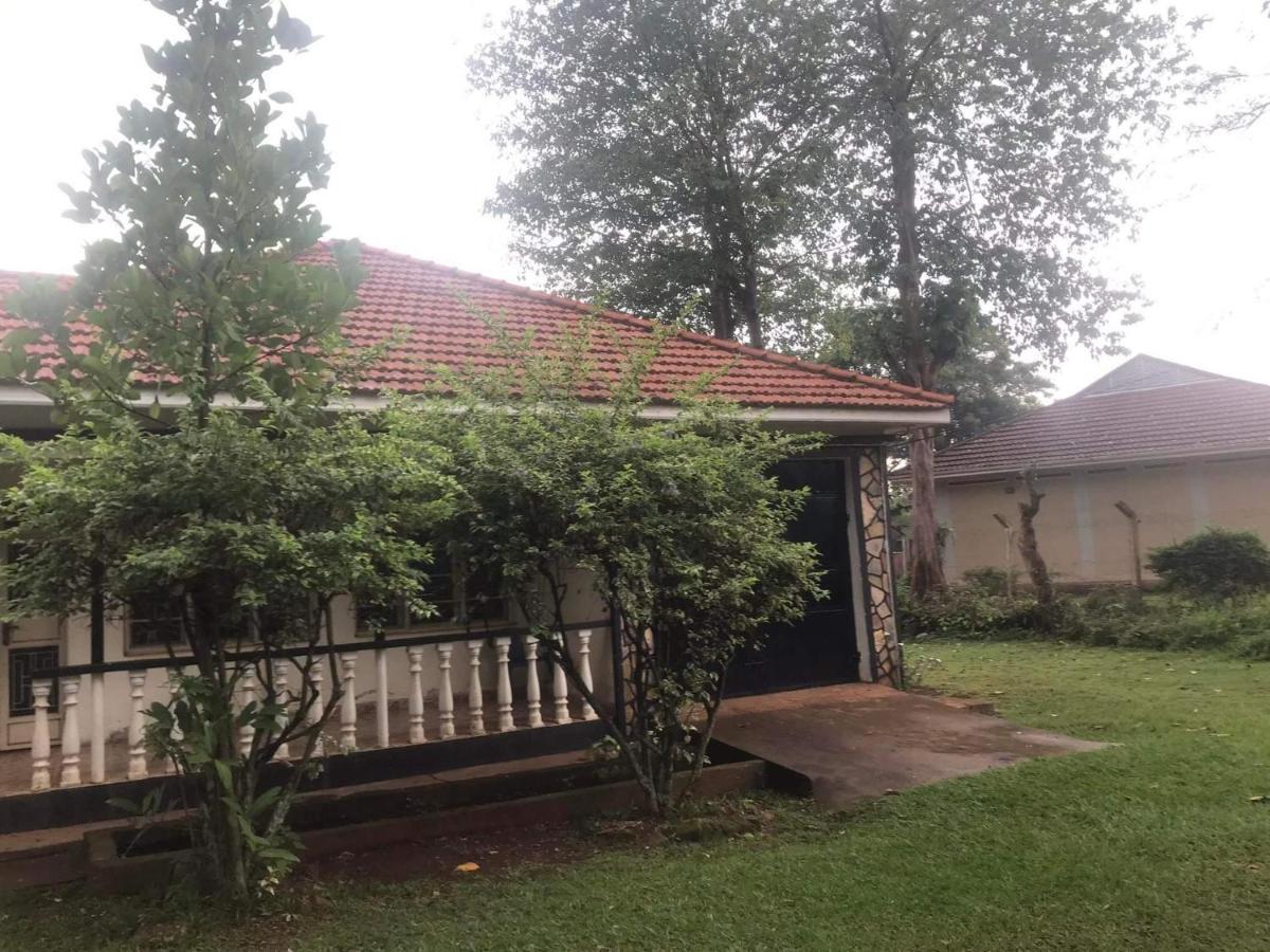 Homestaystudio62 Джинджа Екстериор снимка